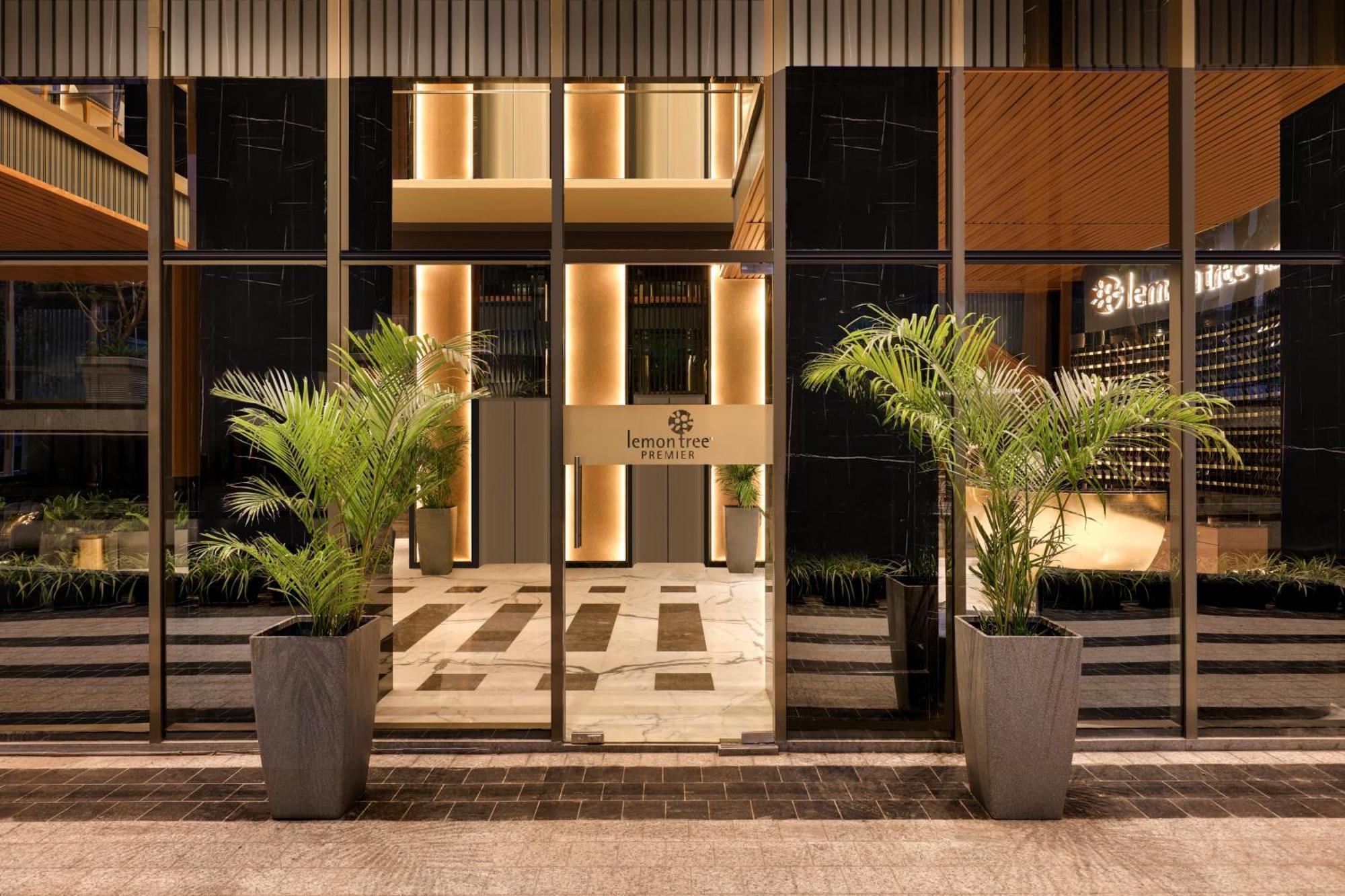 Lemon Tree Premier, Malad, Mumbai Hotel Exterior foto